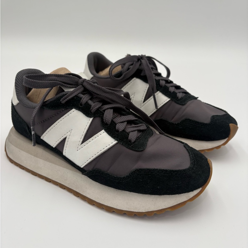 New Balance 237 Sneakers Black White Gum Sole WS237‎ Women Size 5.5